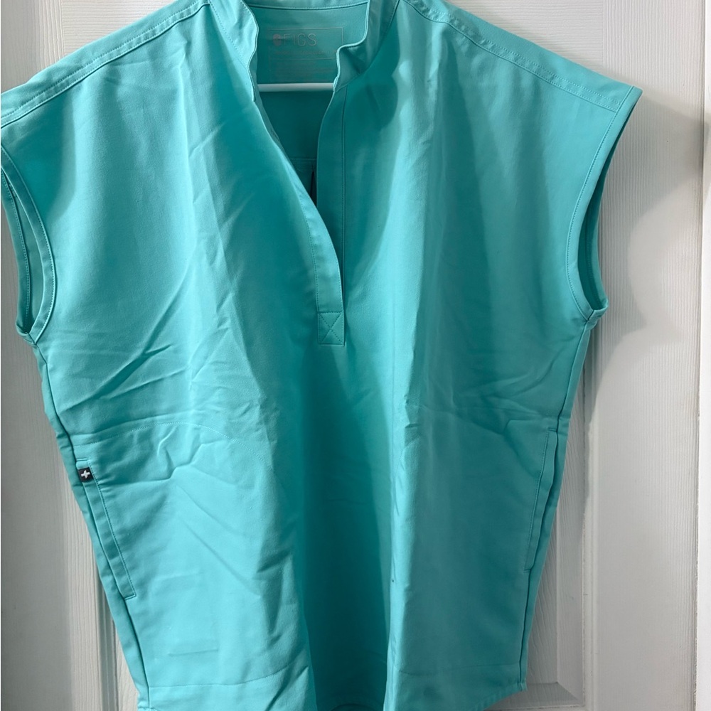 Figs scrub set.  Aqua Sleeveless Top and matching pants